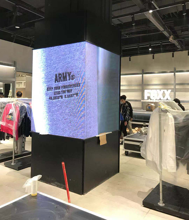 云南昆明某商鋪LED全彩顯示屏由上海智彩科技設(shè)計、安裝