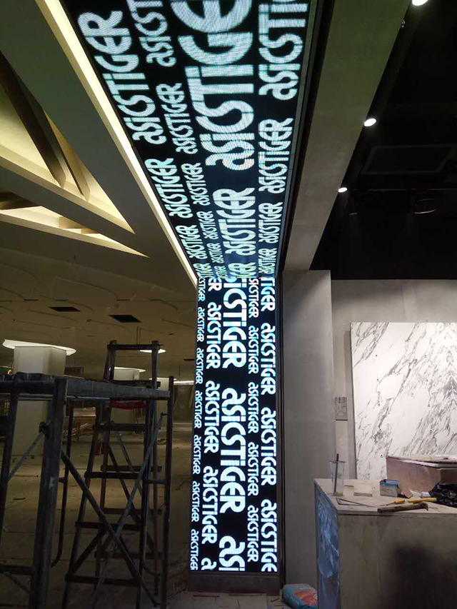 浙江杭州國大城市廣場室內(nèi)LED顯示屏由上海智彩科技設(shè)計、安裝