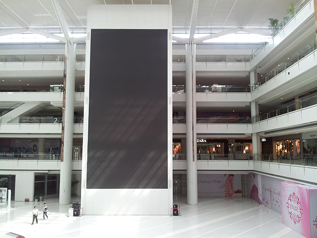 遼寧沈陽皇城國際商貿(mào)城P5室內(nèi)全彩LED顯示屏由上海智彩科技承制、安裝